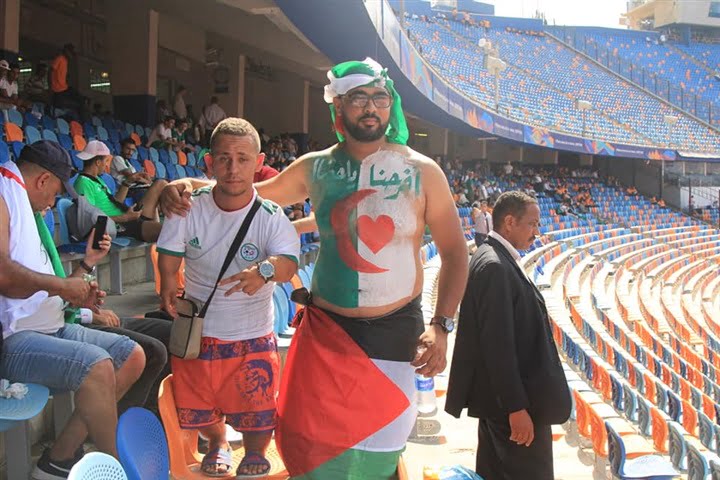 توافد الجماهير الجزائرية على ملعب القاهرة استعدادا لنهائي أمم إفريقيا