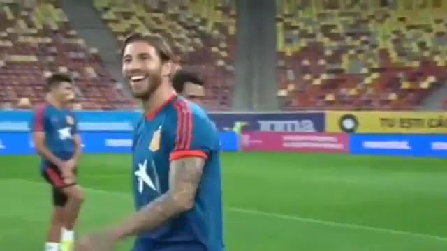 سيرجيو راموس يسجل هدفا رائعا في مران منتخب إسبانيا "فيديو"